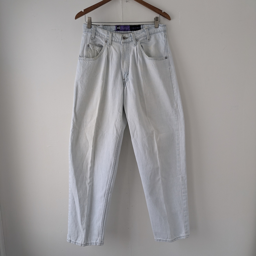 Vintage 90's Levi’s Silver Tab Baggy Fit Jeans - MADE IN USA Size 32 - Fits 30